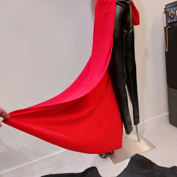 π₯WOW FACTOR!π₯ One Shoulder Asymmetric Top in Red - Picture 13 of 15